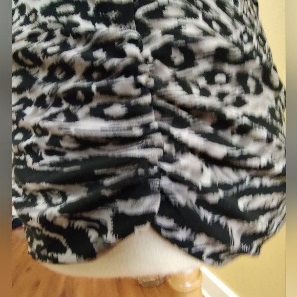 SALE ! Cowl Neck Isabella Rodriguez Black & White Blouse - Picture 12 of 14